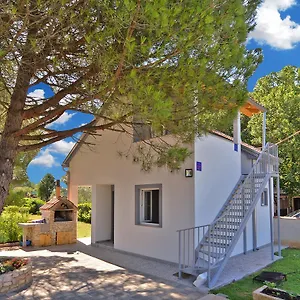 Josip 1713 Apartmán